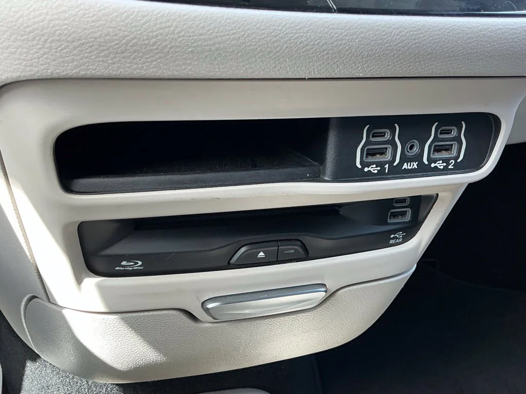 Used 2022 White Chrysler Touring L image 38