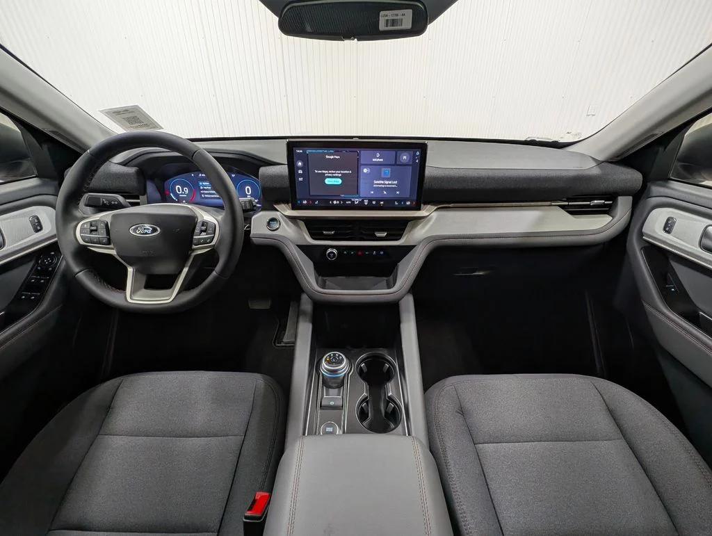 New 2026 Space White Metallic Ford Active image 2