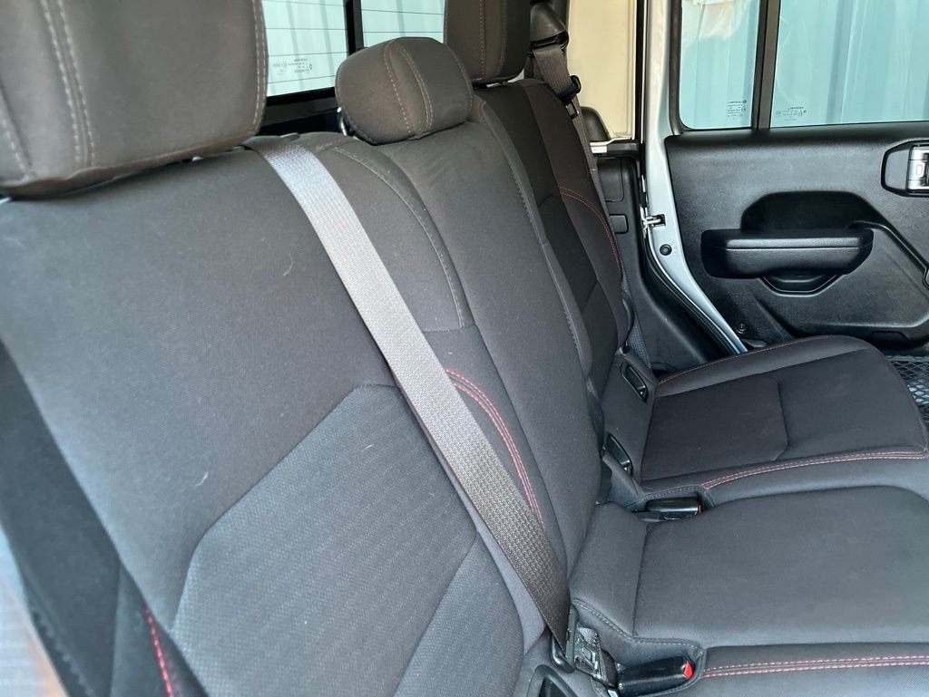 Used 2022 Silver Jeep Rubicon image 39