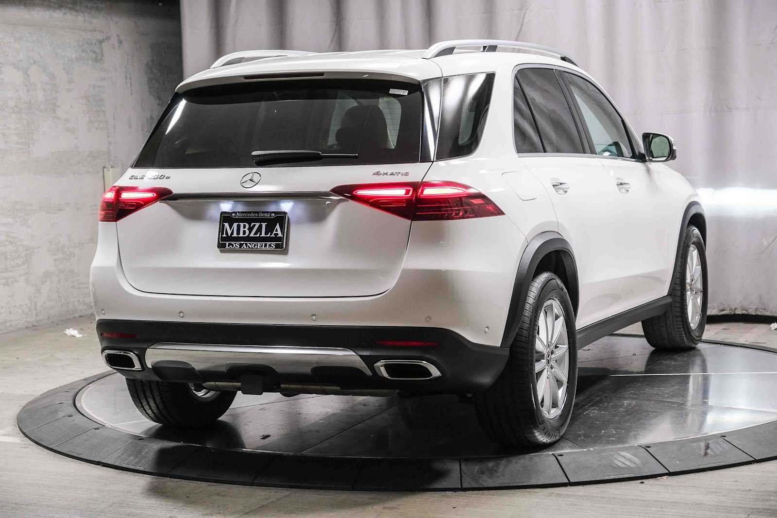 Certified Used 2024 Polar White Mercedes-Benz GLE 450e Plug-In Hybrid image 4