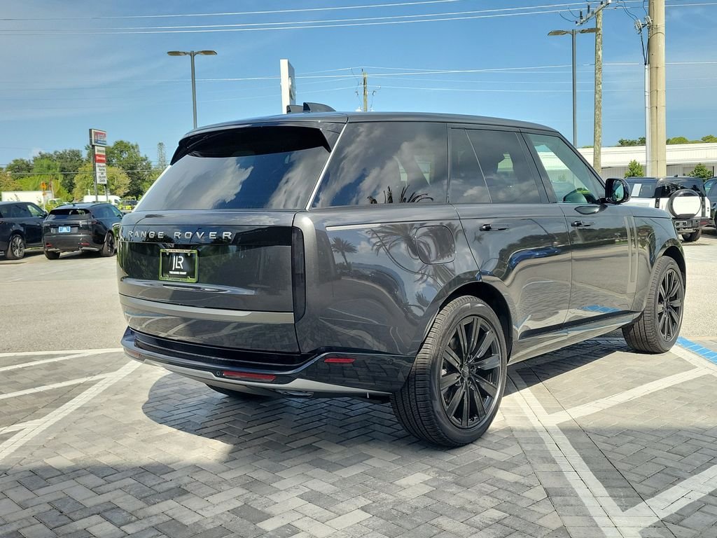 New 2026 Carpathian Grey Land Rover SE image 5