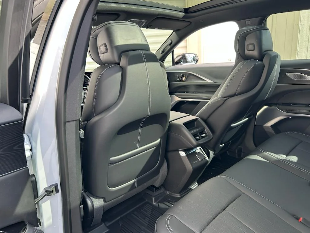 2025 Cadillac LYRIQ Luxury 2 - Photo 10