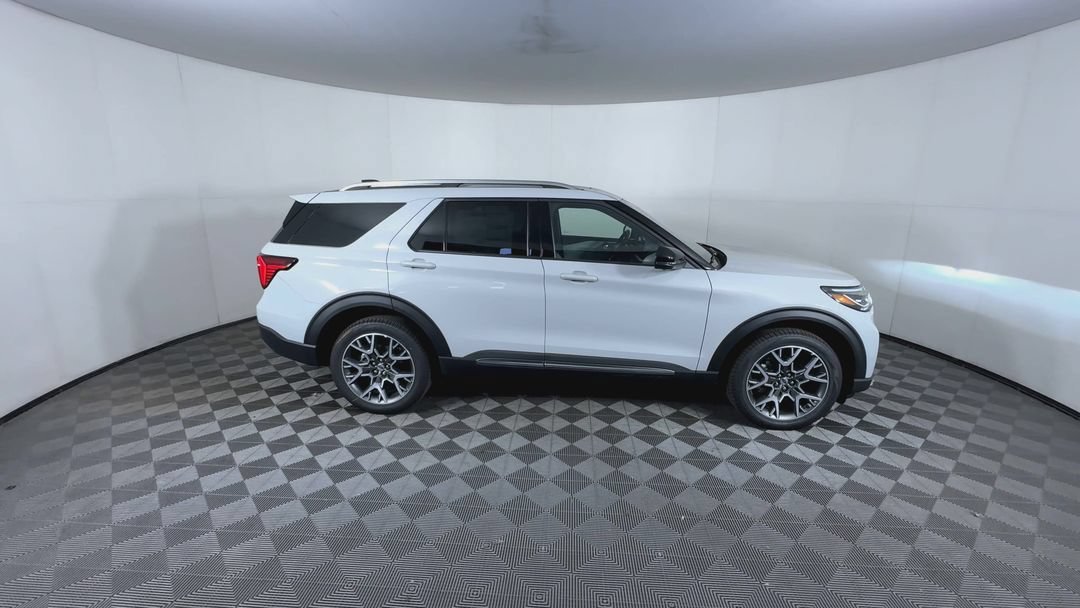 New 2027 Avalanche Gray Ford Platinum image 9