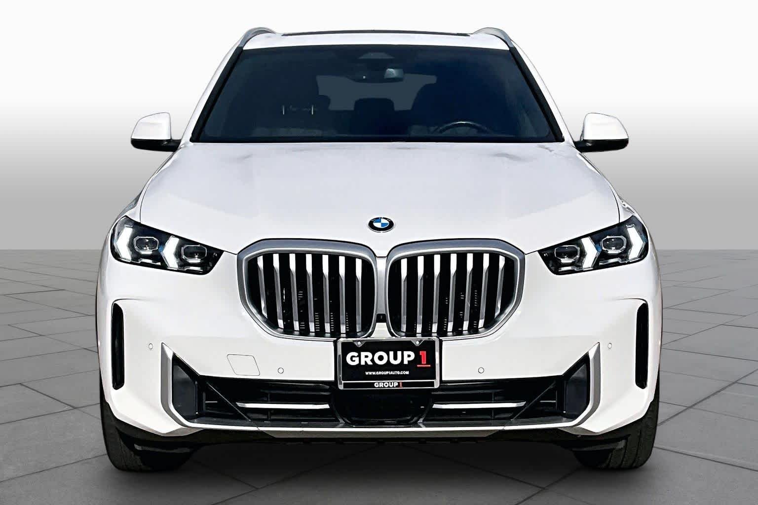 Used 2026 Alpine White BMW sDrive40i image 4