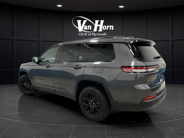 Used 2024 Gray Metallic Jeep Altitude image 5