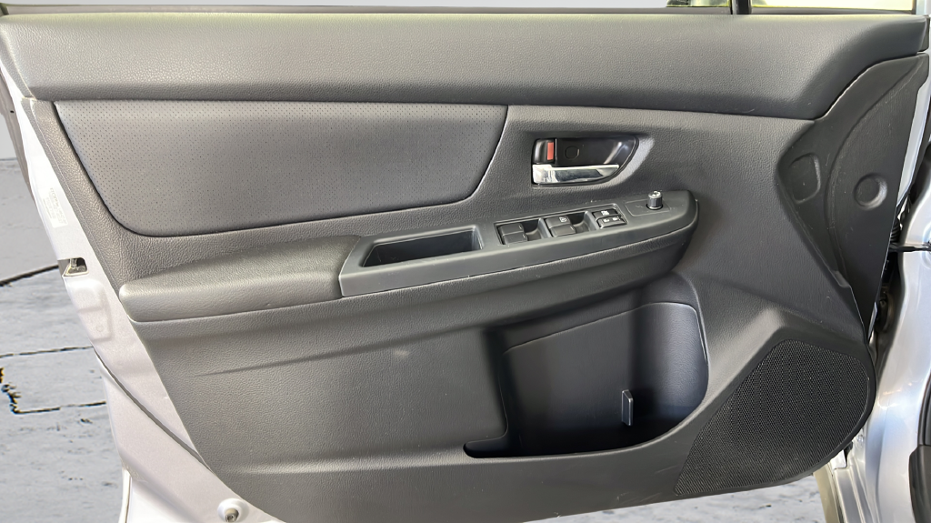 Used 2014 Ice Silver Metallic Subaru 2.0i Limited image 13