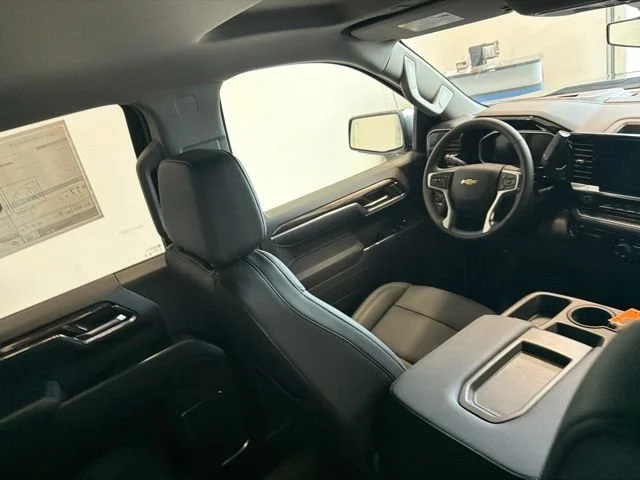 New 2026 Black Chevrolet LT image 31