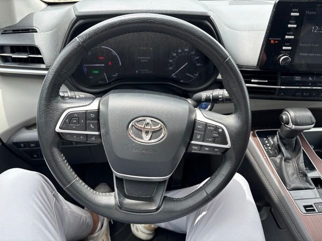 Used 2021  Toyota XLE image 9