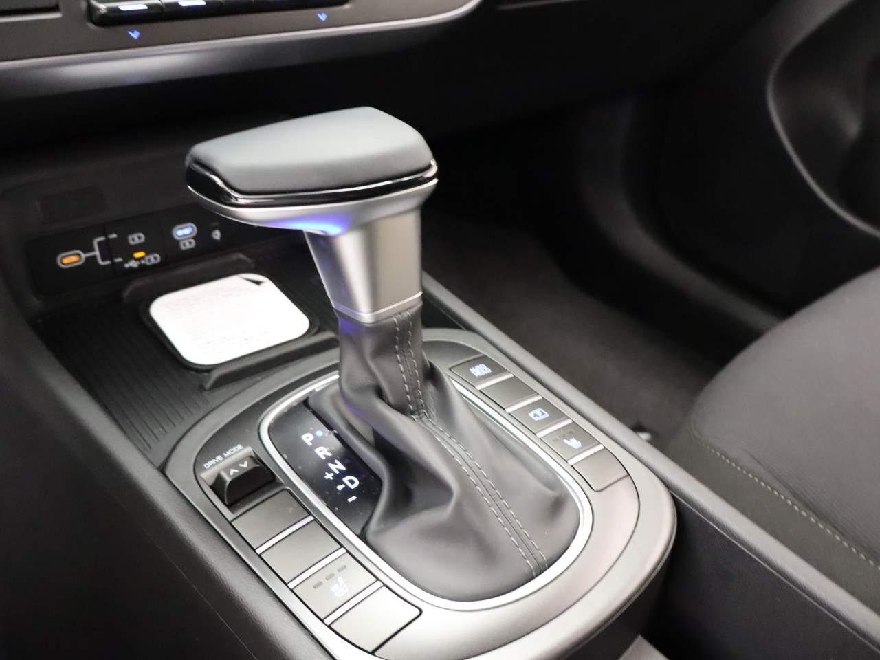 New 2027 Atlas White Hyundai SEL Sport FWD image 8