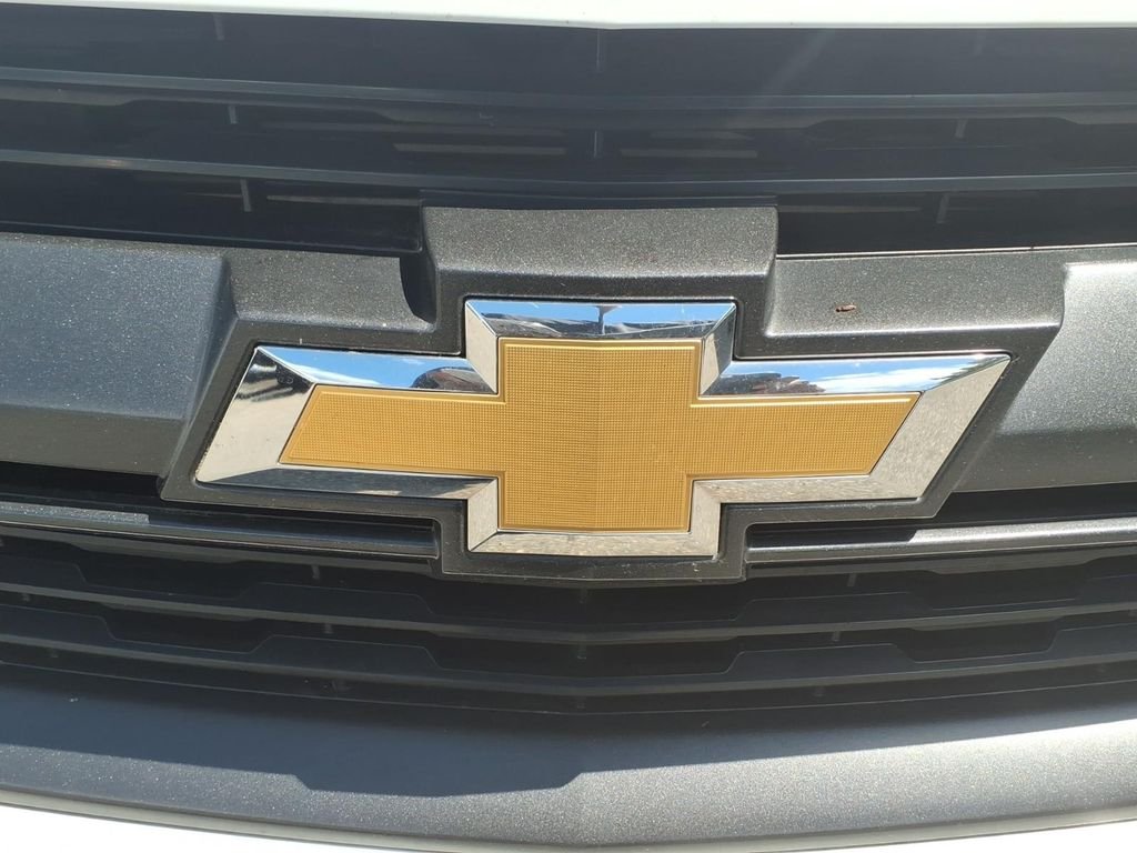 Used 2018 White Chevrolet Z71 image 12