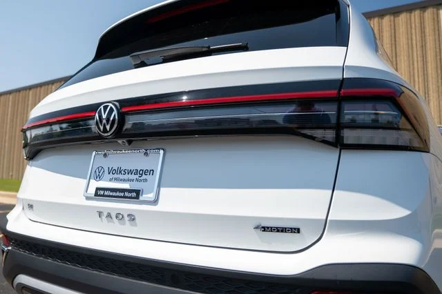 2025 Volkswagen Taos SE - Photo 10