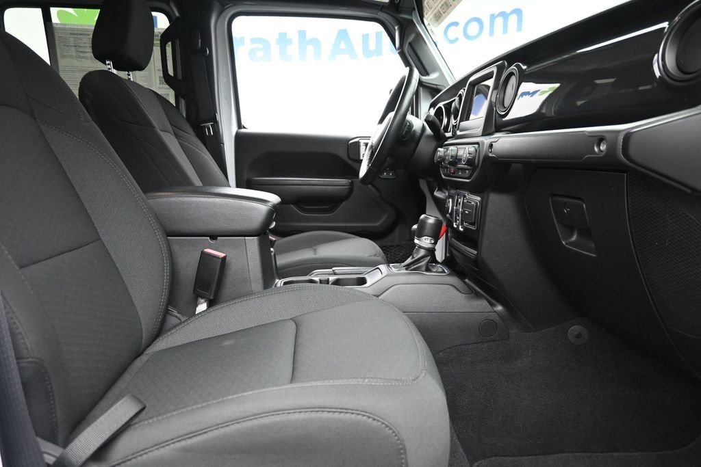 Used 2022 White Jeep Sport image 10