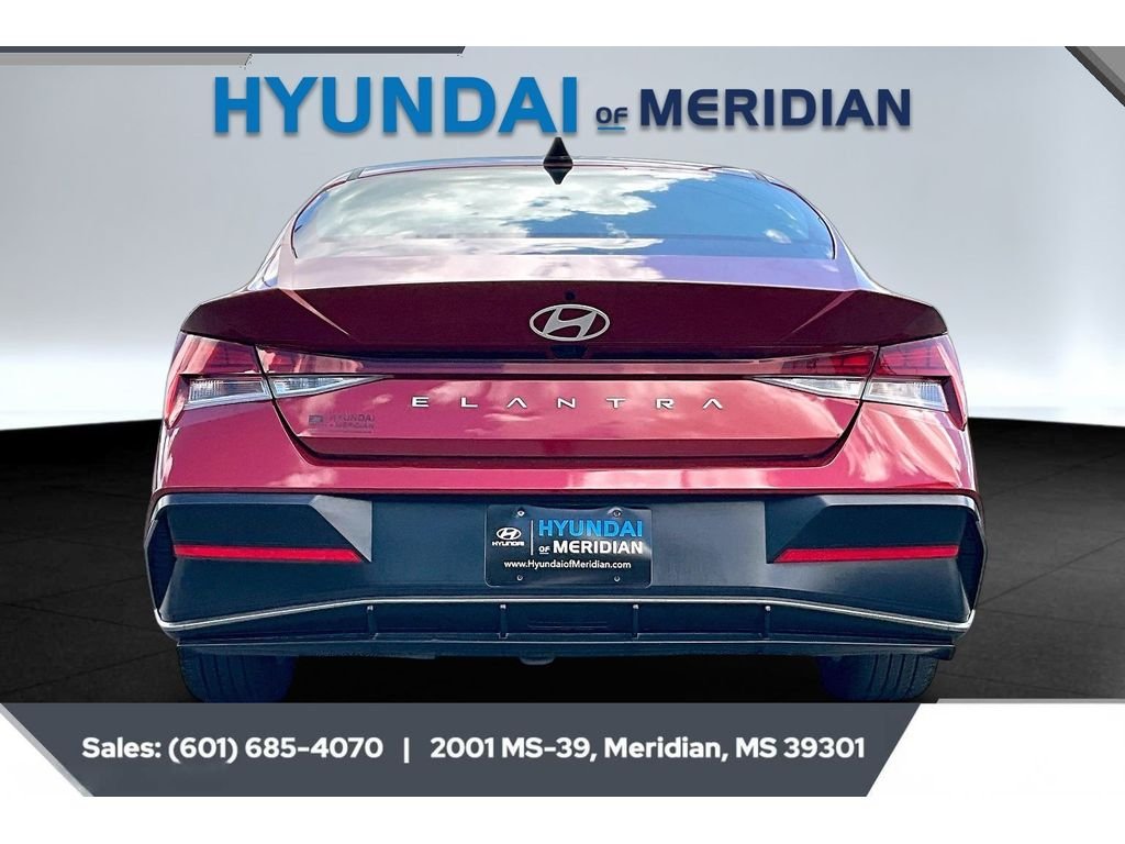 Used 2024 Ultimate Red Hyundai SEL image 4