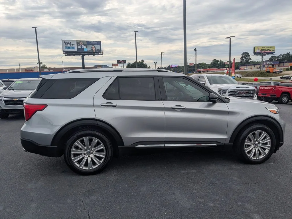 Used 2021  Ford Limited image 4