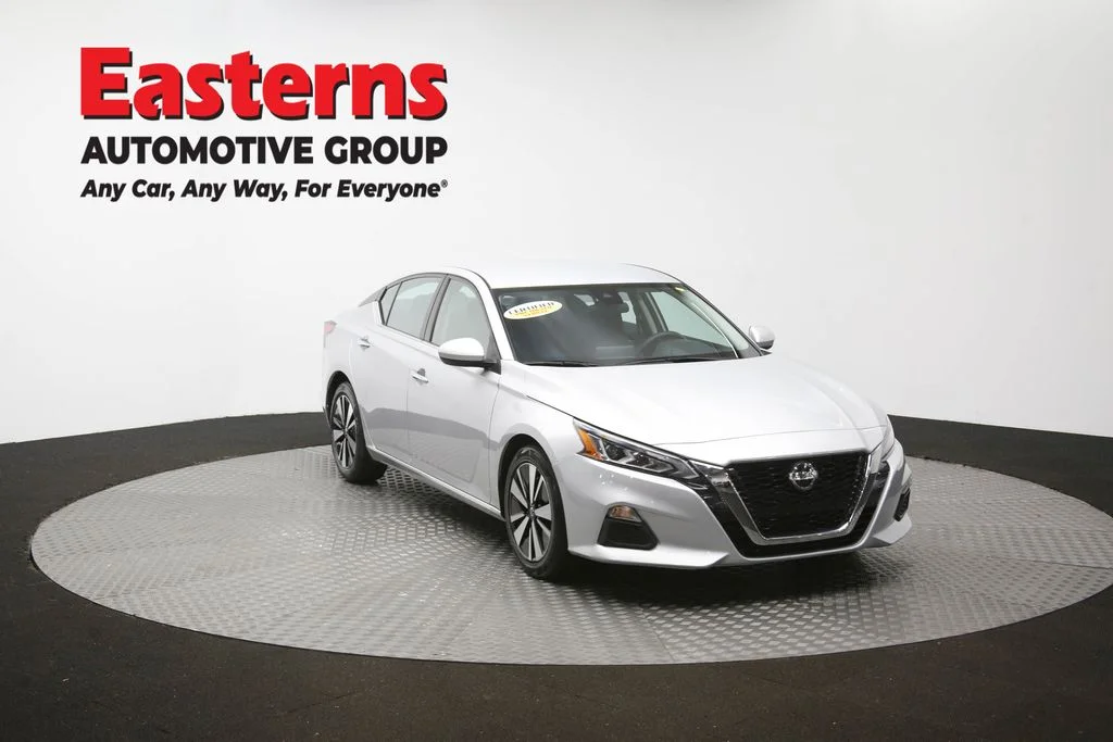Used 2022 Silver Nissan 2.5 SV image 50