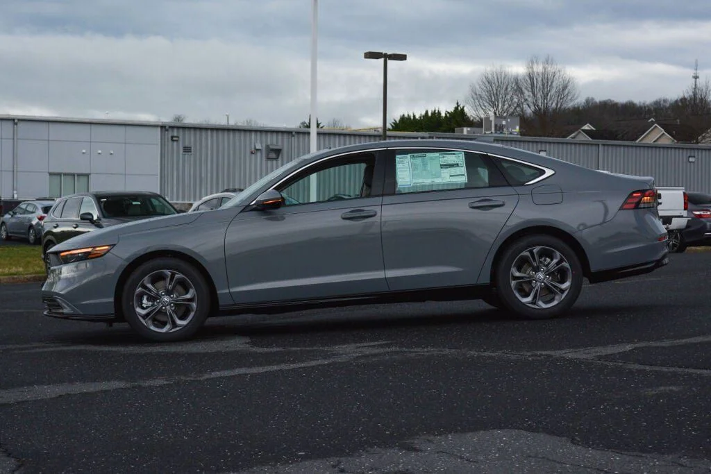 New 2026 Urban Gray Pearl Honda EX-L Hybrid image 3