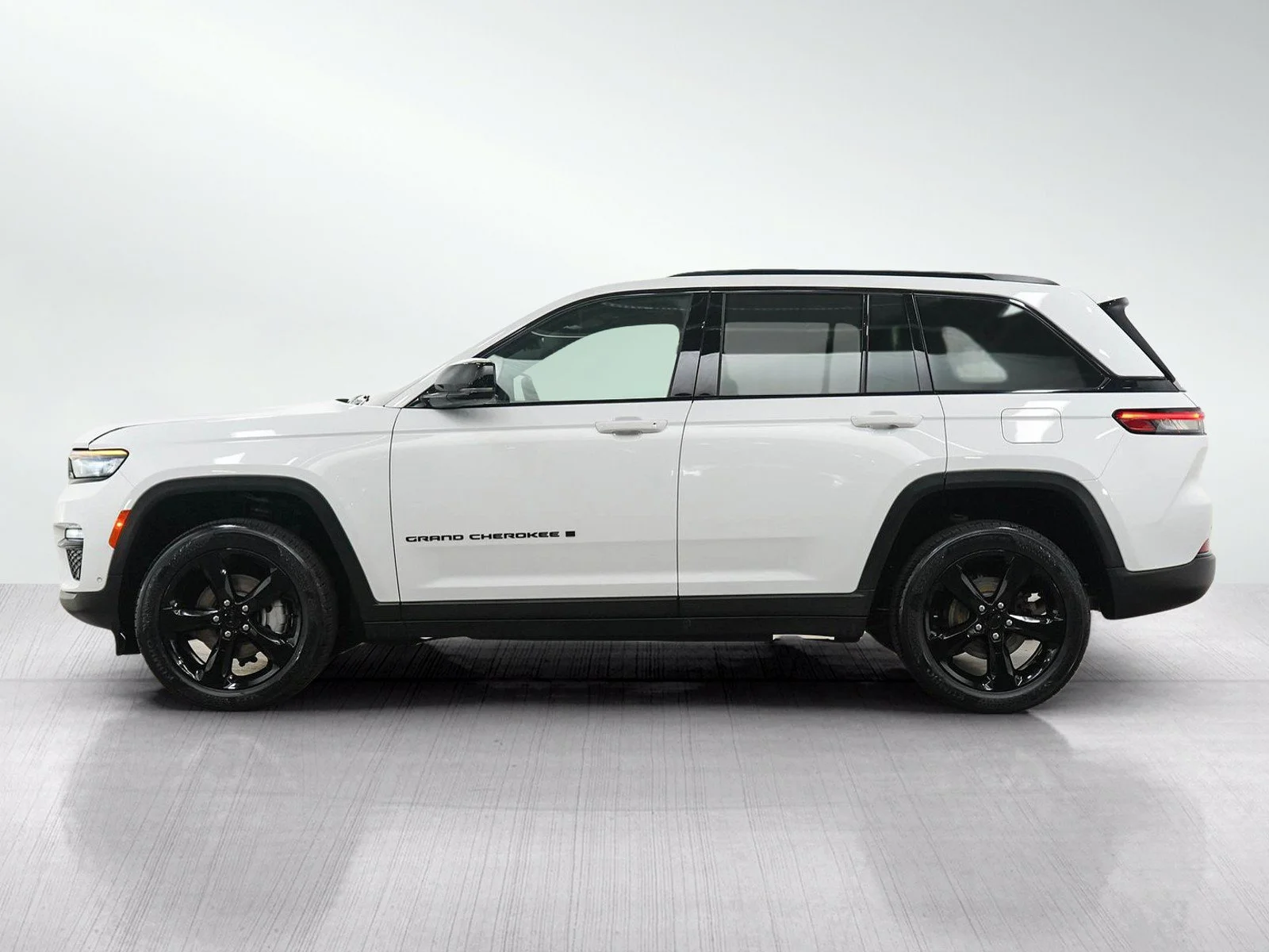 Used 2024 Jeep Grand Cherokee Limited with VIN 1C4RJHBG3R8558985 for sale in Hopkins, Minnesota