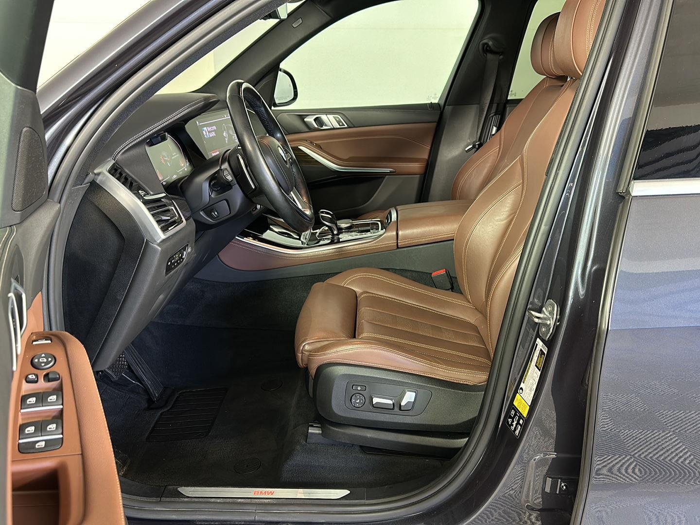 Used 2020 Arctic Gray Metallic BMW xDrive40i image 11