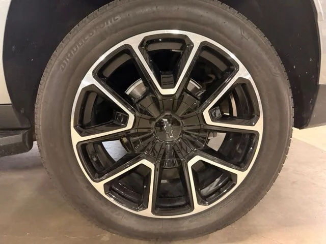 2023 Chevrolet Suburban RST - Photo 11