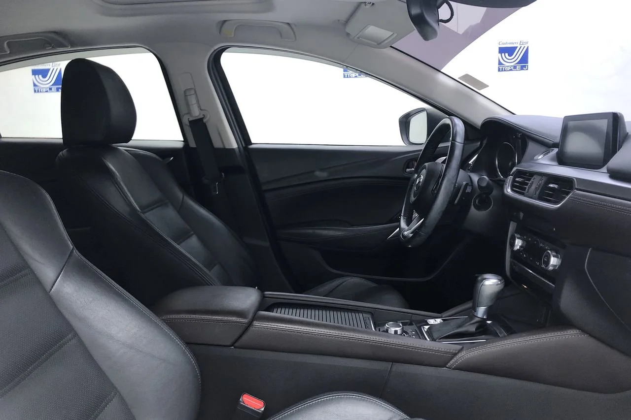Used 2017 Snowflake White Pearl Mazda Grand Touring image 16