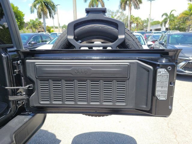 2022 Jeep Wrangler Unlimited Sahara 4XE - Photo 7