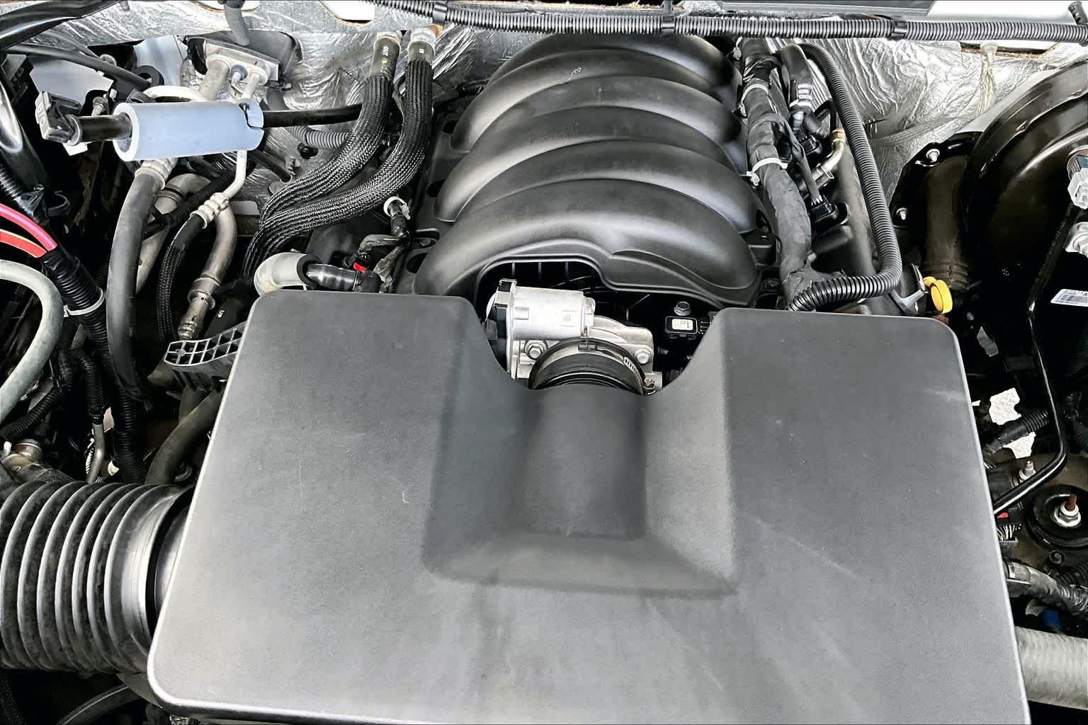 Used 2017 Summit White Chevrolet Custom image 33