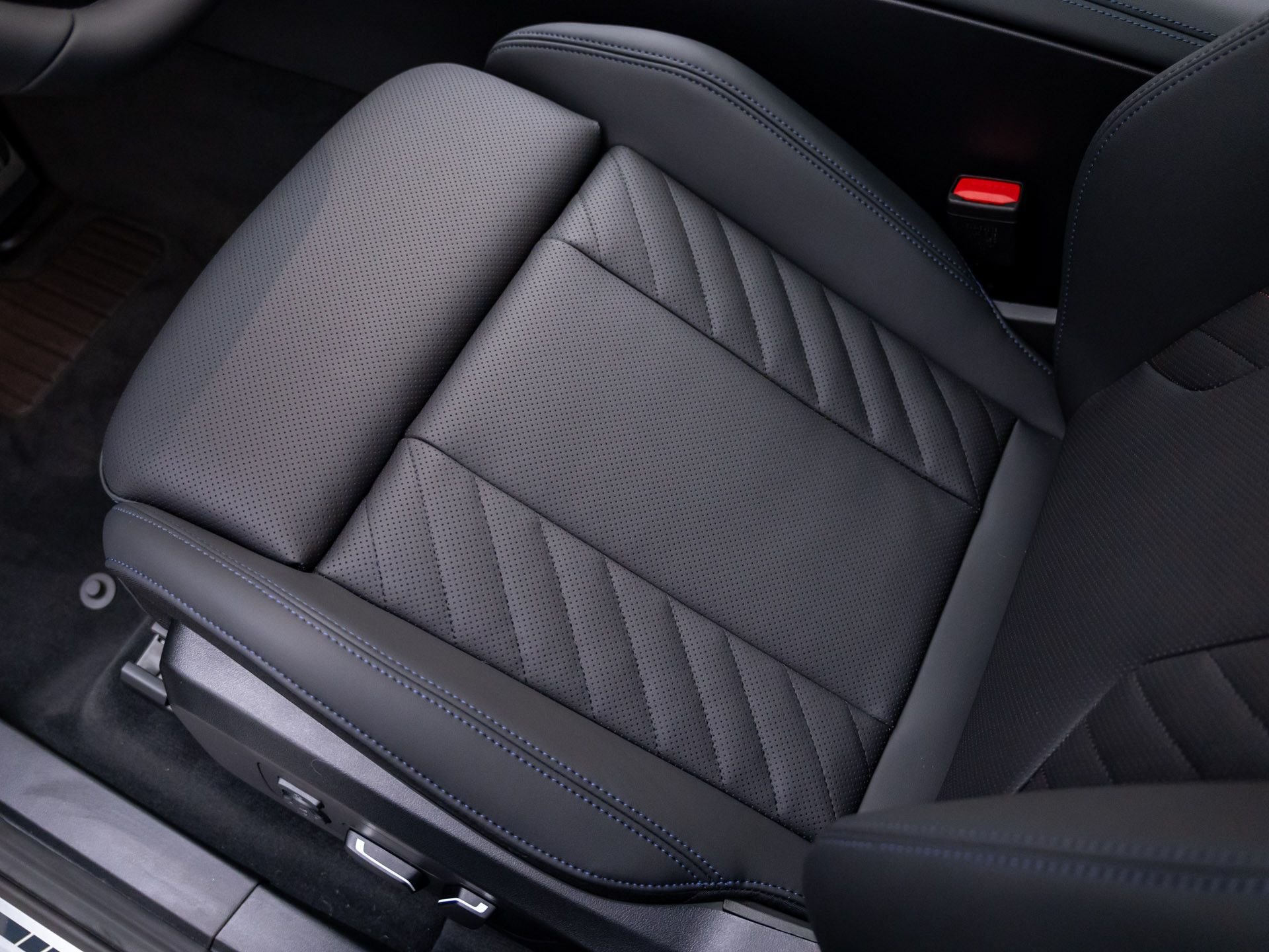 New 2026 Brooklyn Grey Metallic BMW 30 xDrive image 15