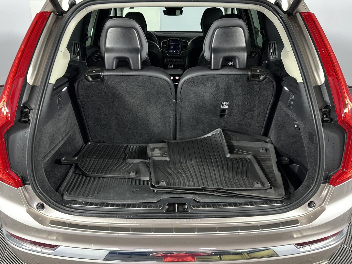 Used 2023 Bright Dusk Metallic Volvo Ultimate image 11