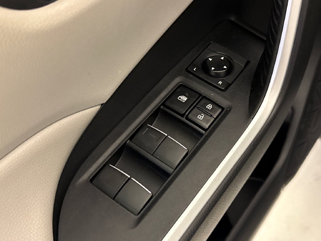 Used 2020 Silver Sky Metallic Toyota XLE Premium image 21