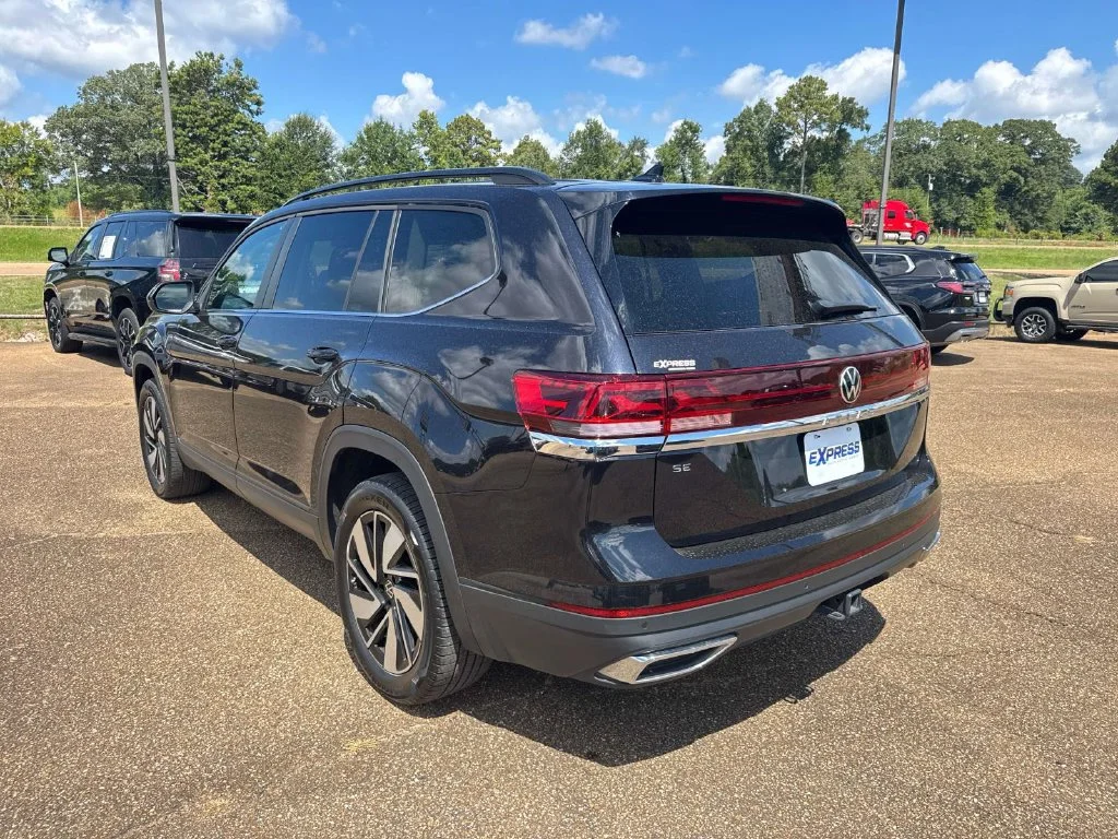 Used 2025 Black Volkswagen 2.0T SE w/Technology image 6