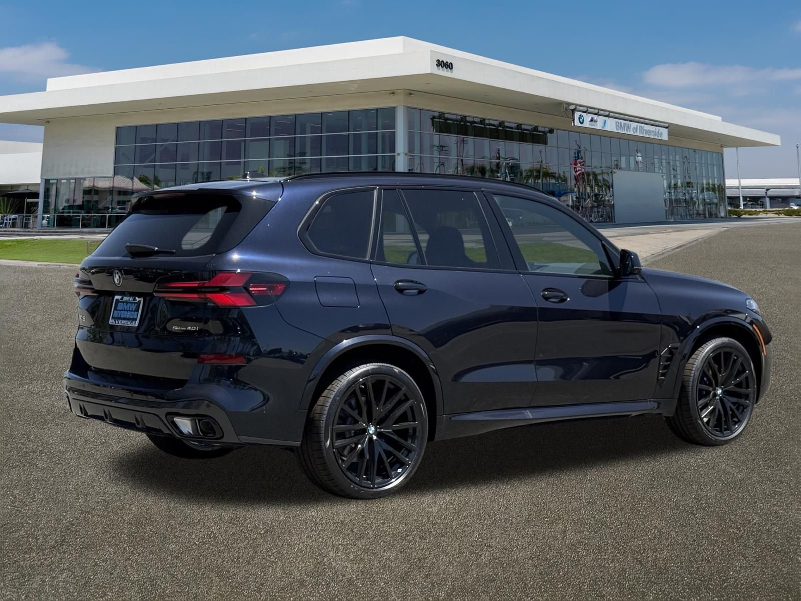 New 2026 Carbon Black Metallic BMW sDrive40i image 10