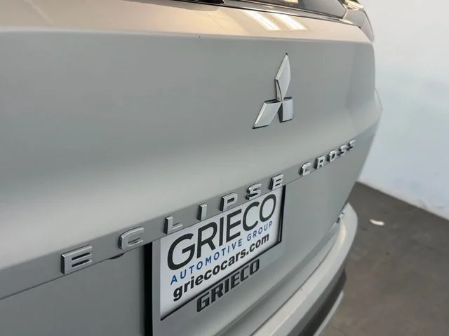 Used 2025 Silver Mitsubishi SE image 10