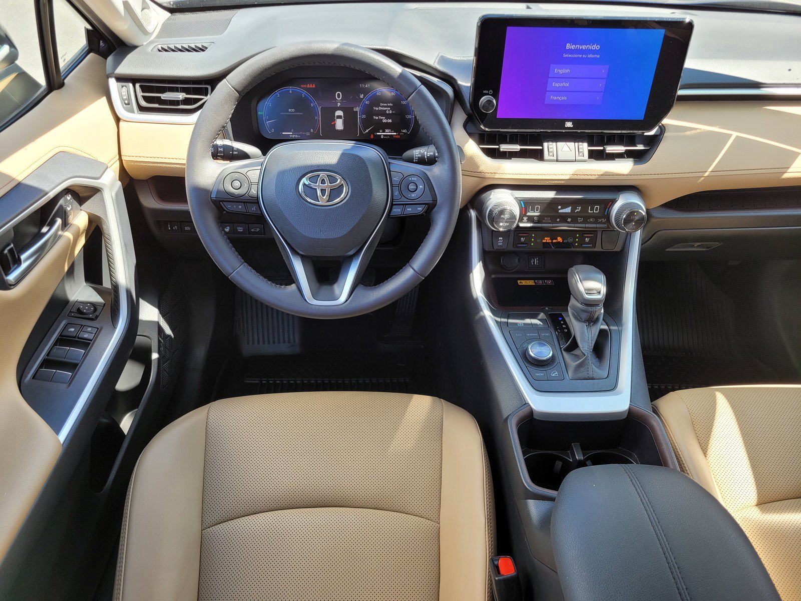 Certified Used 2025  Toyota Limited image 13