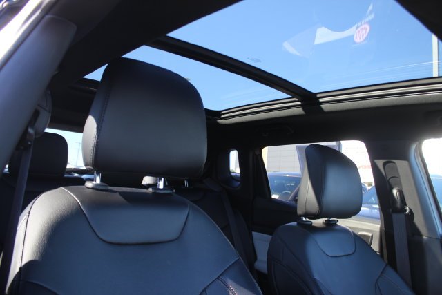 Used 2023 Silver Jeep Limited image 36