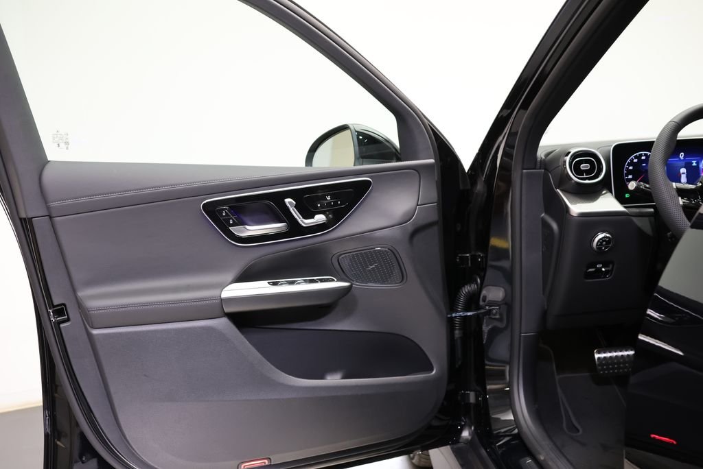 New 2026 Black Mercedes-Benz GLC 300 image 31