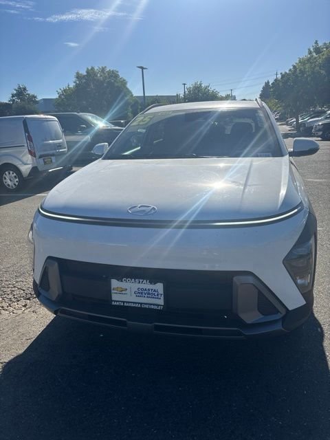 Used 2025 White Hyundai SEL image 1