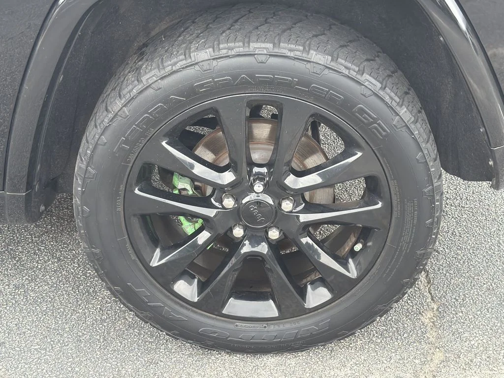 Used 2019 Black Jeep Altitude image 17