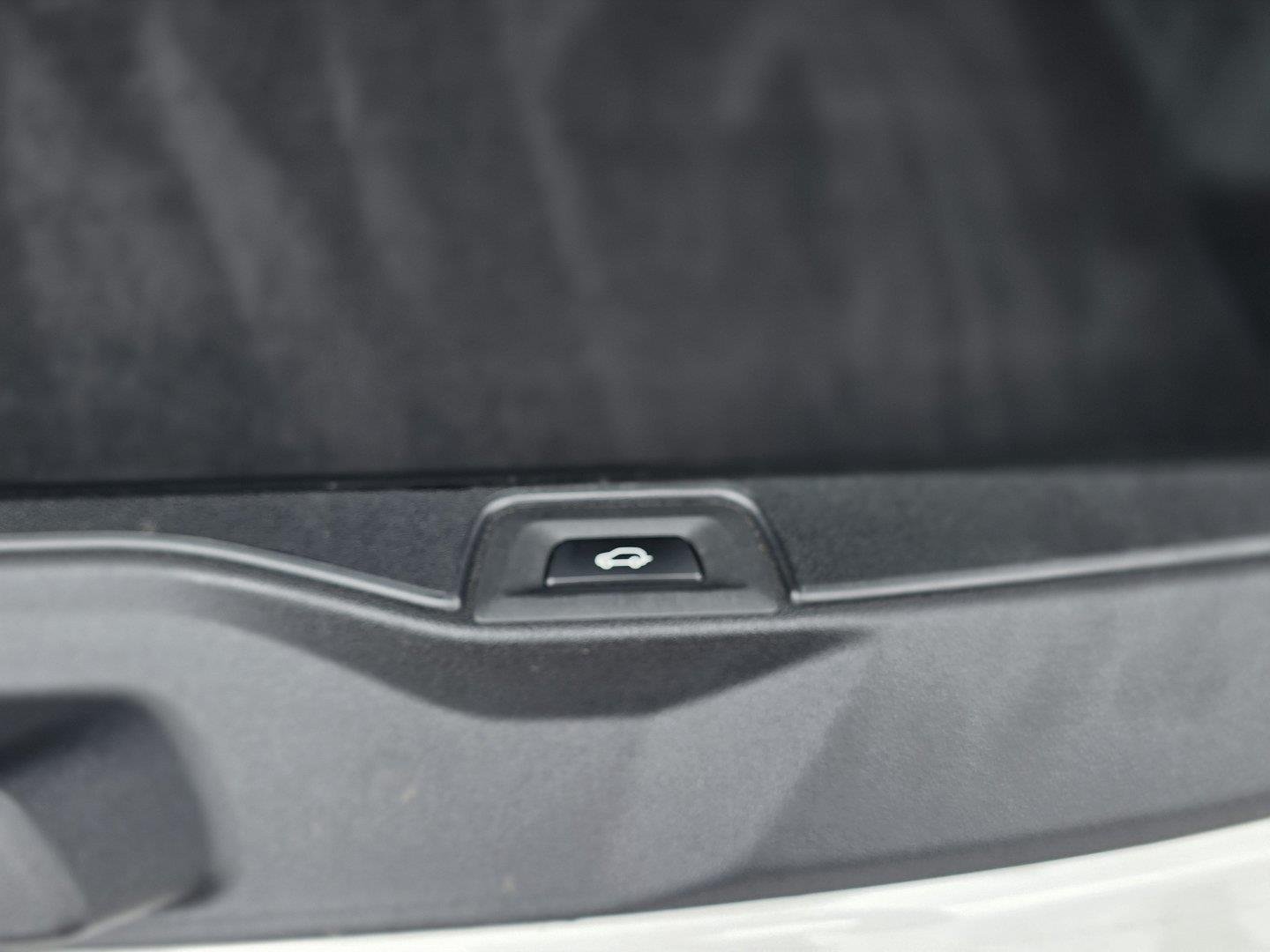 Used 2026  BMW sDrive40i image 36