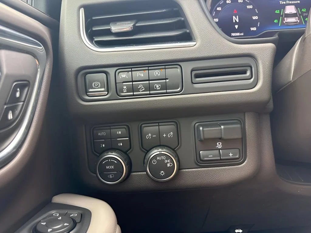 Used 2023 BLACK Chevrolet Z71 image 25
