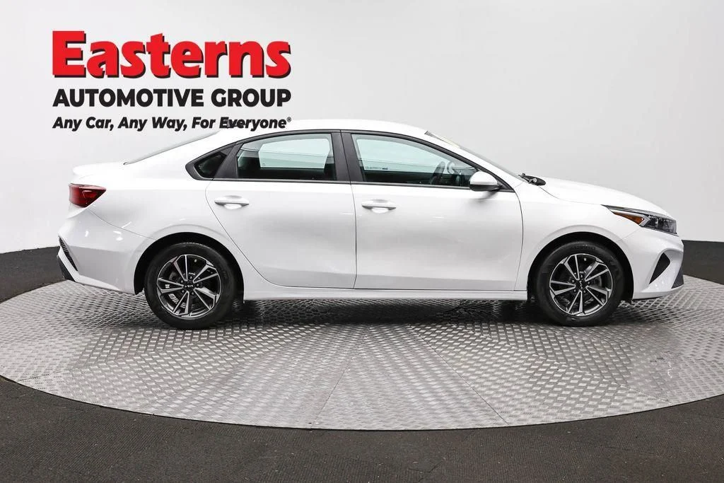 Used 2023 White Kia LXS image 4
