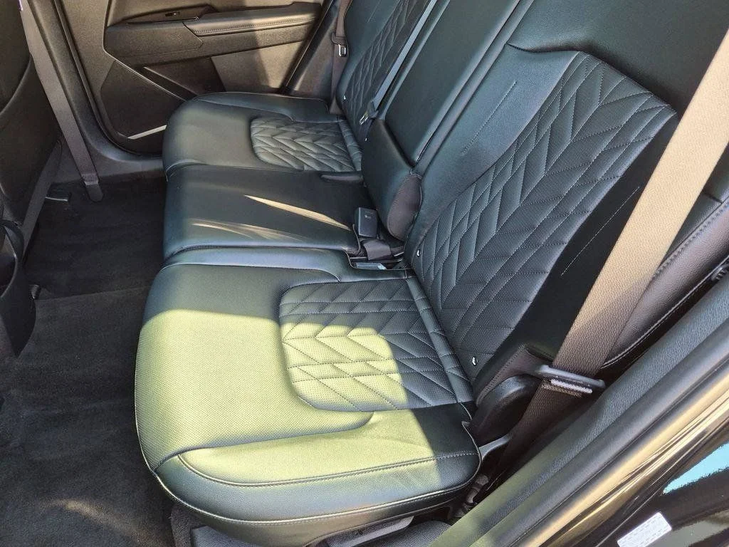 Used 2023 Black Kia X-Line image 25