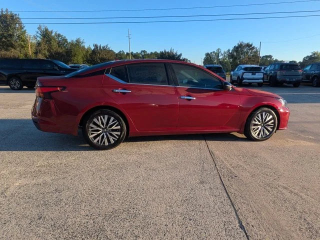 Used 2024 Red Nissan 2.5 SV image 3