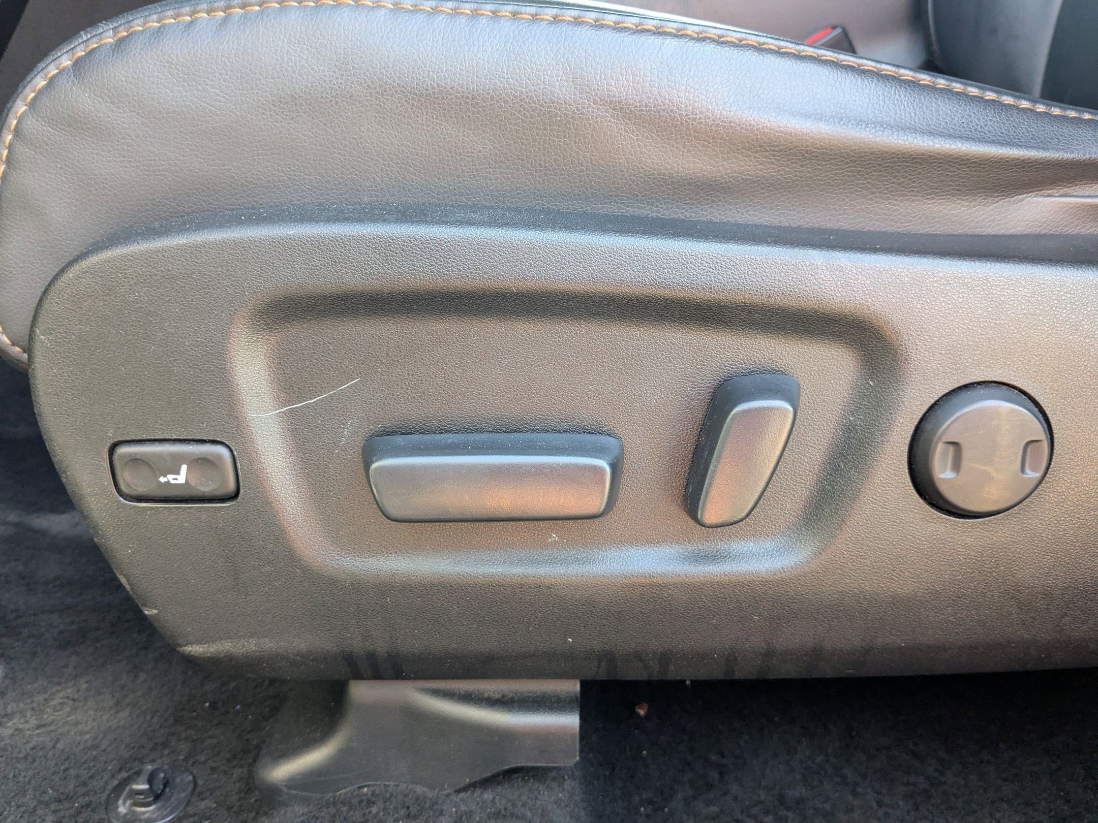 Used 2016 Predawn Gray Mica Toyota XLE image 29