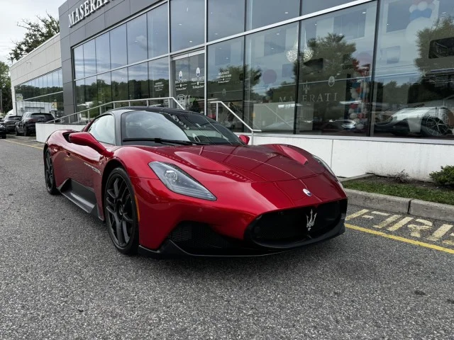 Used 2022 RED Maserati  image 2