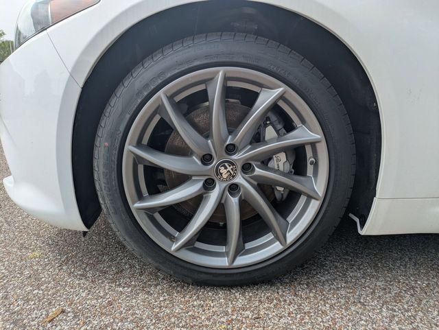 New 2025 Milano White Exterior Paint Alfa Romeo Base image 11