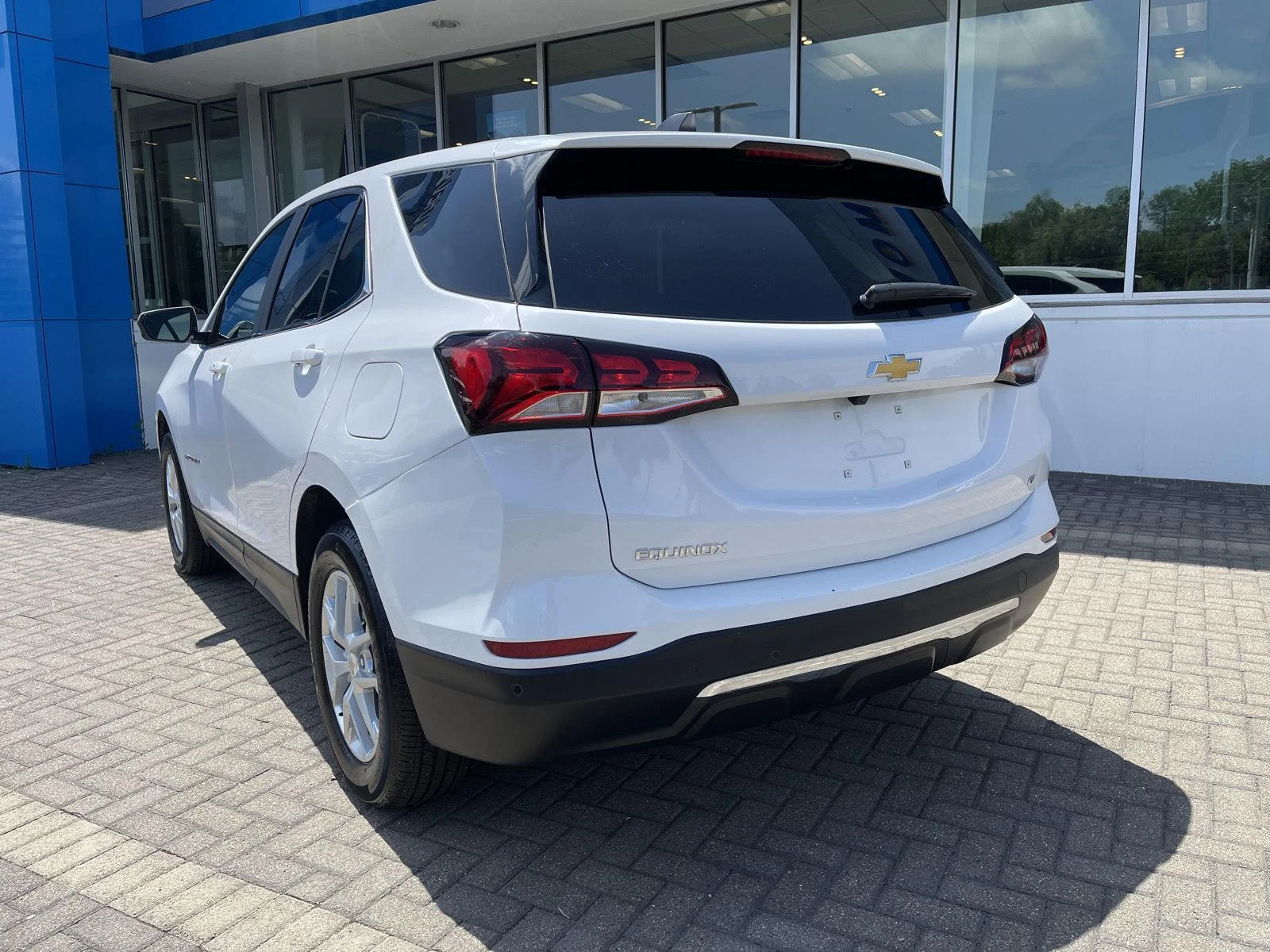 Used 2024 Summit White Chevrolet LT image 3