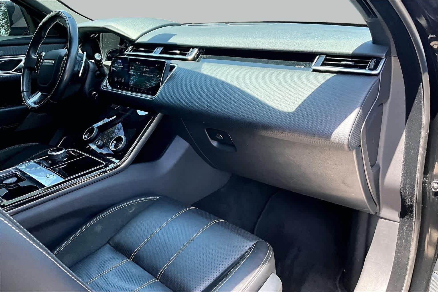 Used 2020  Land Rover R-Dynamic S image 19