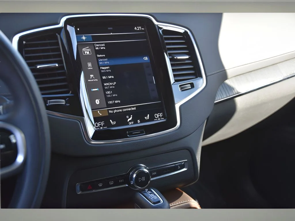 Used 2022 Pine Grey Metallic Volvo Inscription image 21