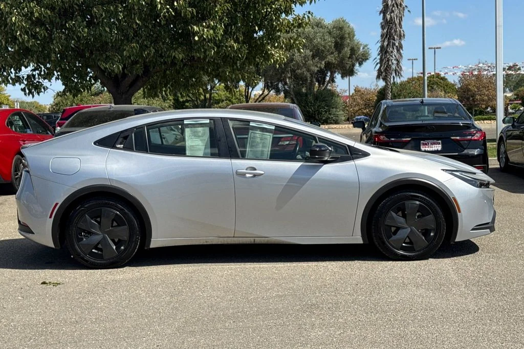 Used 2026  Toyota SE image 4