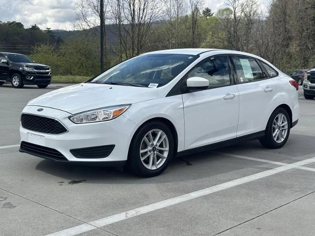Used 2018 Oxford White Ford SE image 16